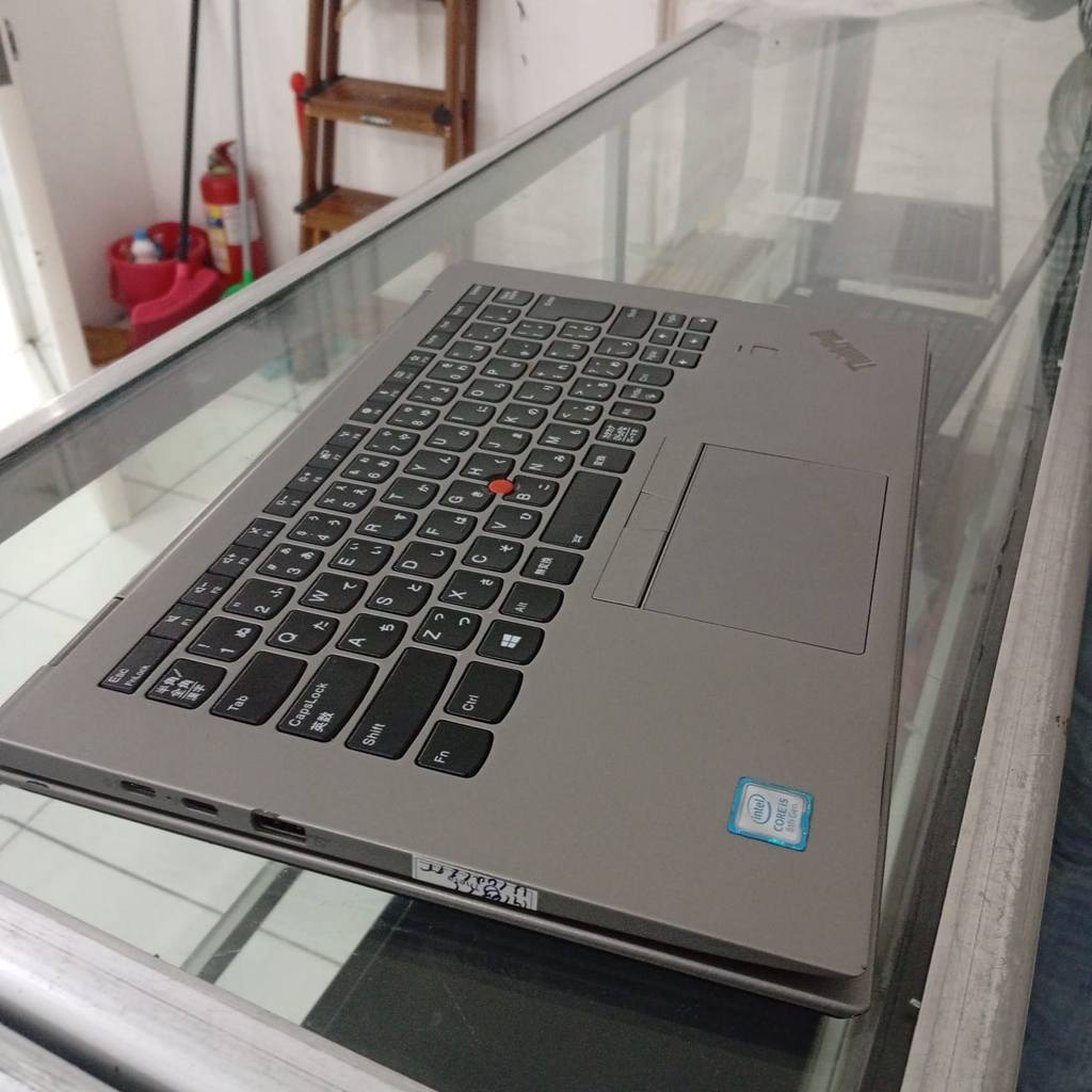 Laptop slim Lenovo X1 Yoga 3rd flip touchscreen core i5 GEN8 SSD 256gb Ram 8gb keren HOT DEAL 9.9