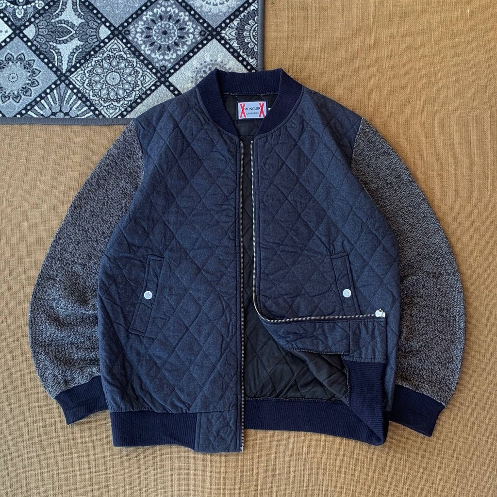 jaket Moncler size M (seperti baru)
100% original 260826J