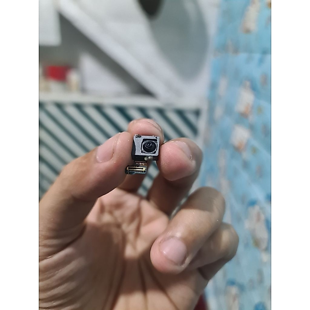 kamera depan samsung s20 plus copotan