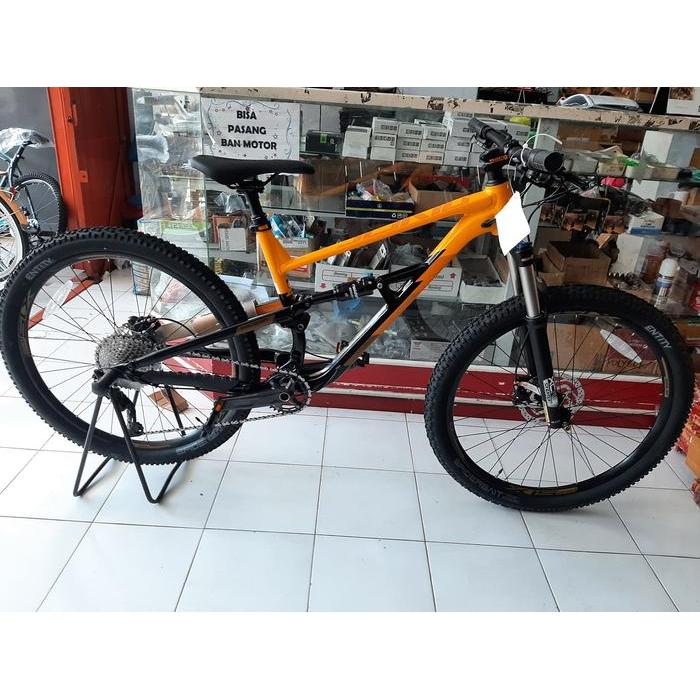 SEPEDA MTB 27.5 / 29 POLYGON SISKIU D6 ORANGE 2021/2022 1 x 10 speed - 27.5M