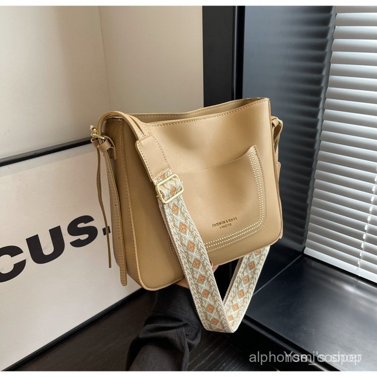 Minimalist Casual Large Capacity Tote Bag for Women, Small Chanel Style Shoulder Crossbody Bag