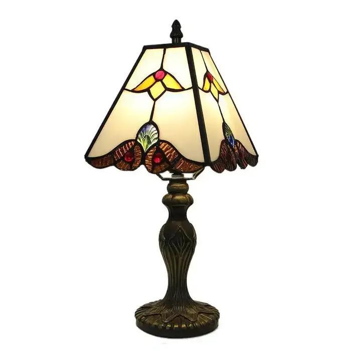 Lampu Meja Kaca Patri Tiffany Kotak Warna Krem Antik Lampu Hias Vintage Elegan
