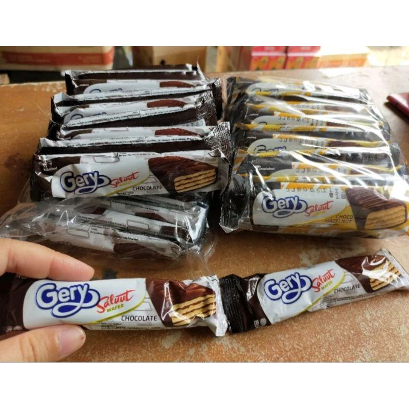 HM  GERY SALUT WAFER RENTENG 26x6gr GERY SALUT