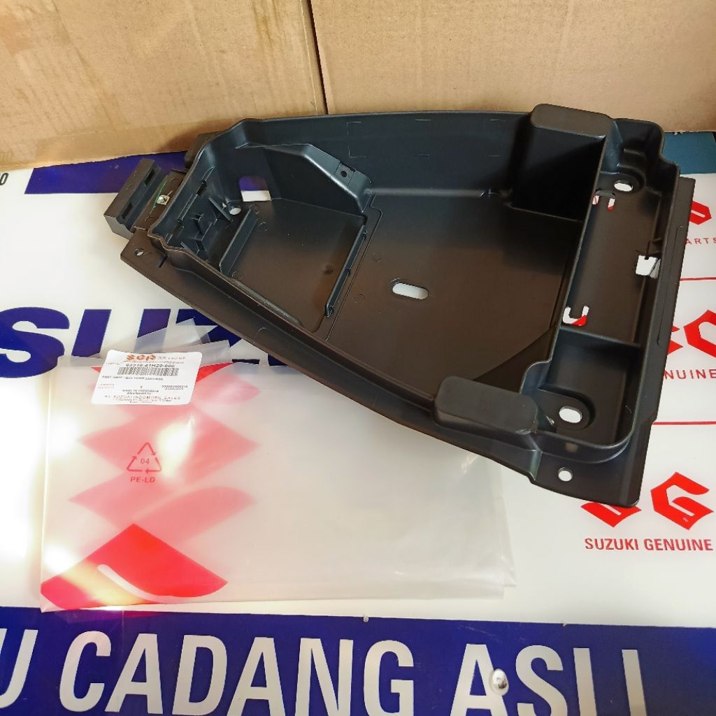 COVER BOX  BAGASI SUZUKI SKYDRIVE 125 ORIGINAL SGP