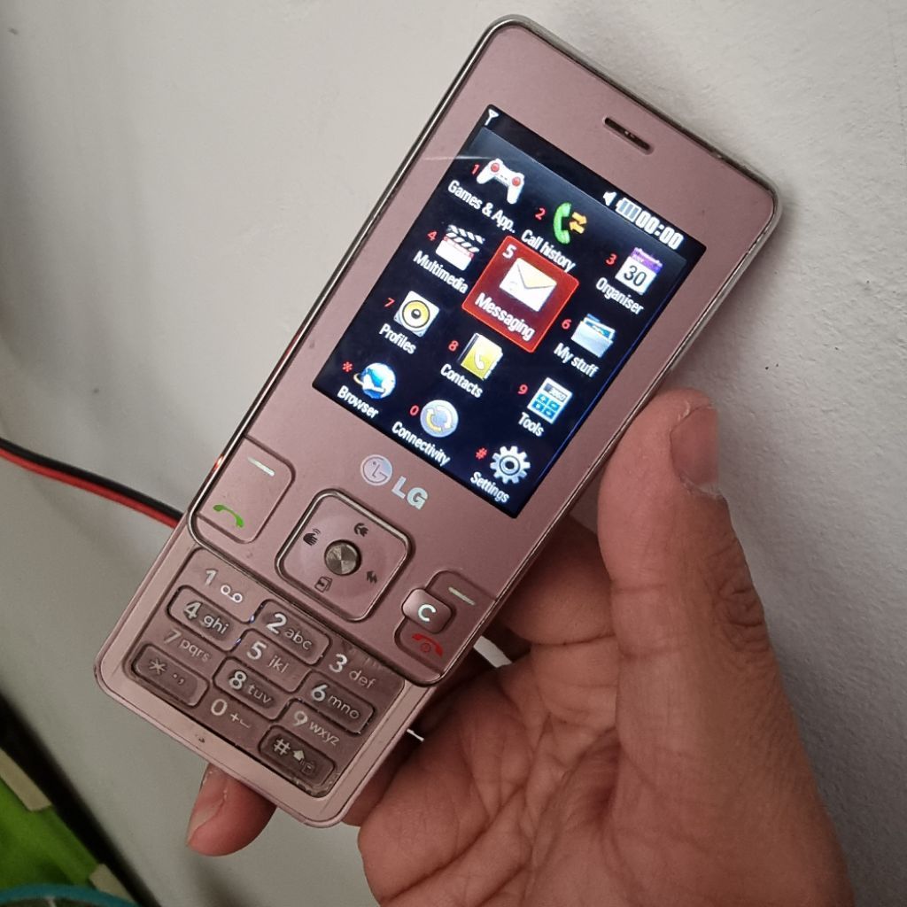 HP LG KC550 PINK , BAHAN / MINUS