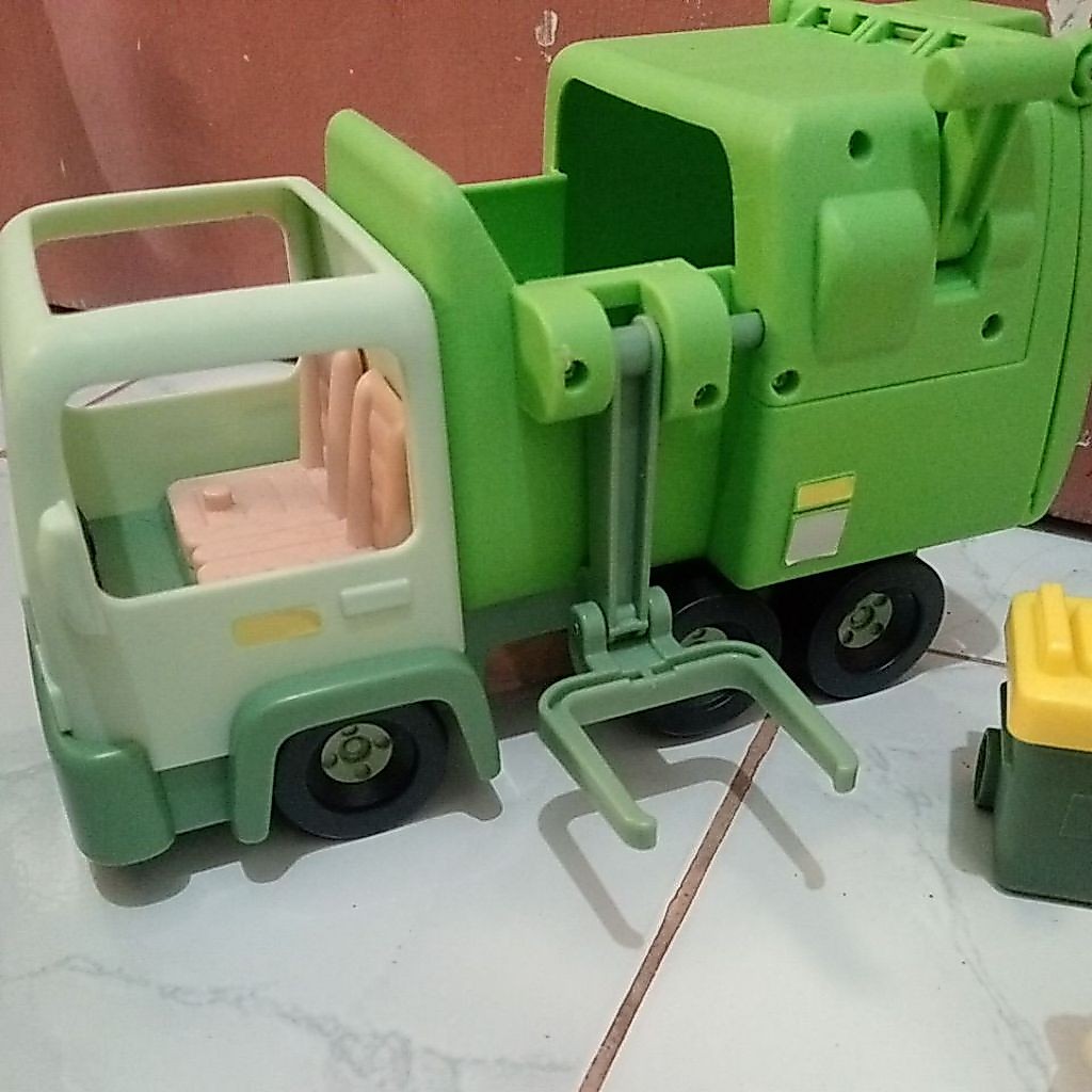 Bluey garbage truck Preloved