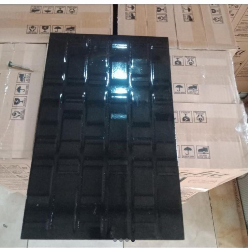 keramik rosalia 25x40 origen black textur timbul glosy