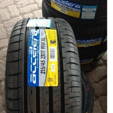 215/45 R17 Accelera PHI-R