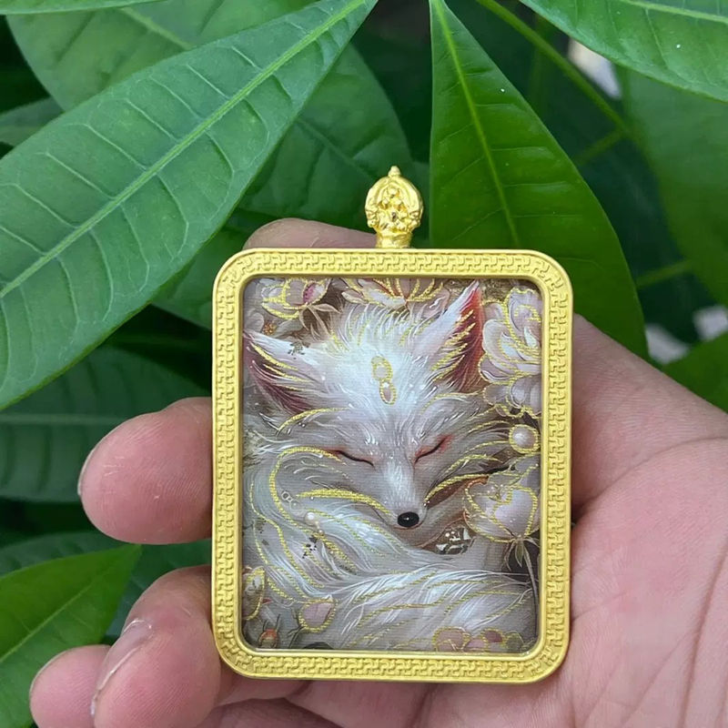 Peri rubah ekor sembilan bercat emas liontin kotak Gawu Guanyin Zakiram thangka