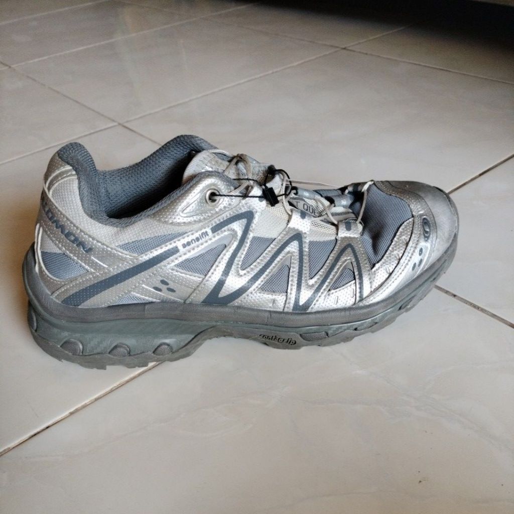 sepatu second original Salomon size42/26.5