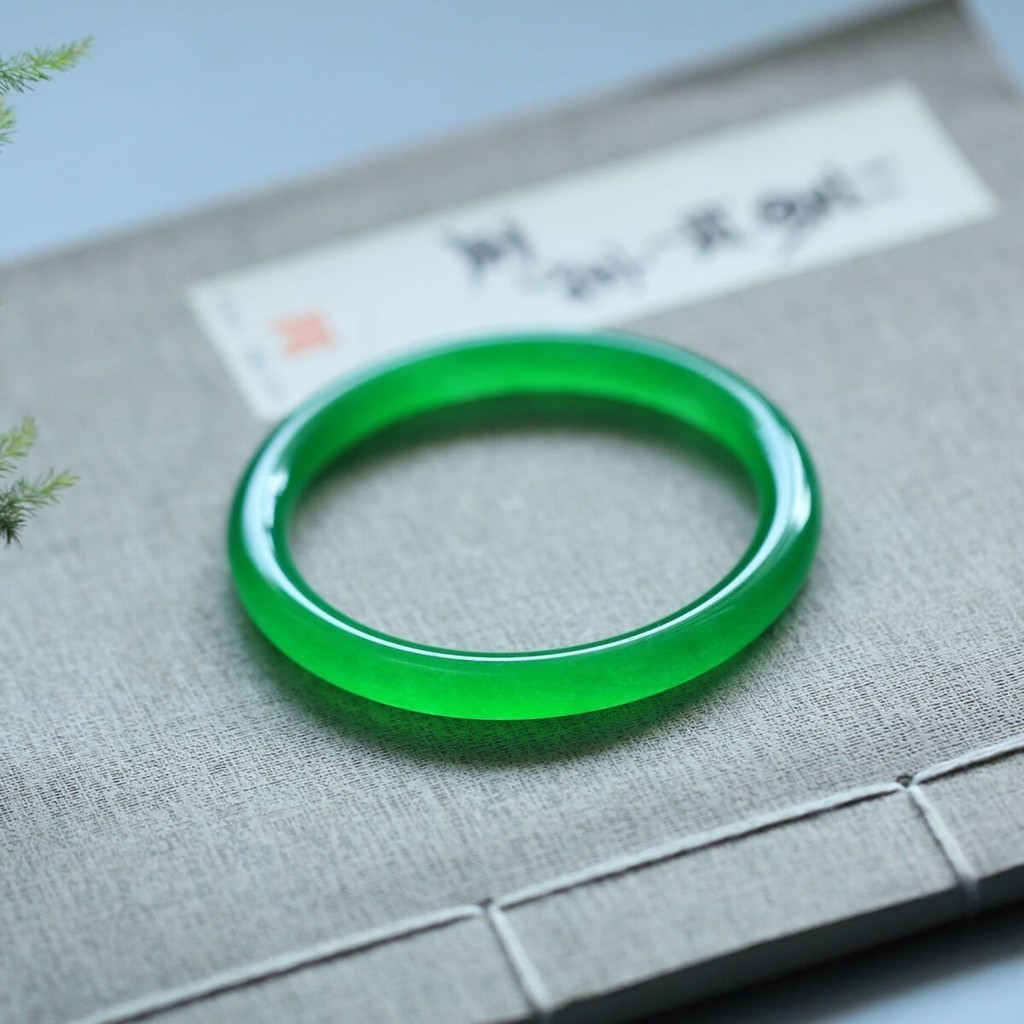 Gelang Wanita Jadeite Bulat Tipis Warna Jade Hijau Imperial