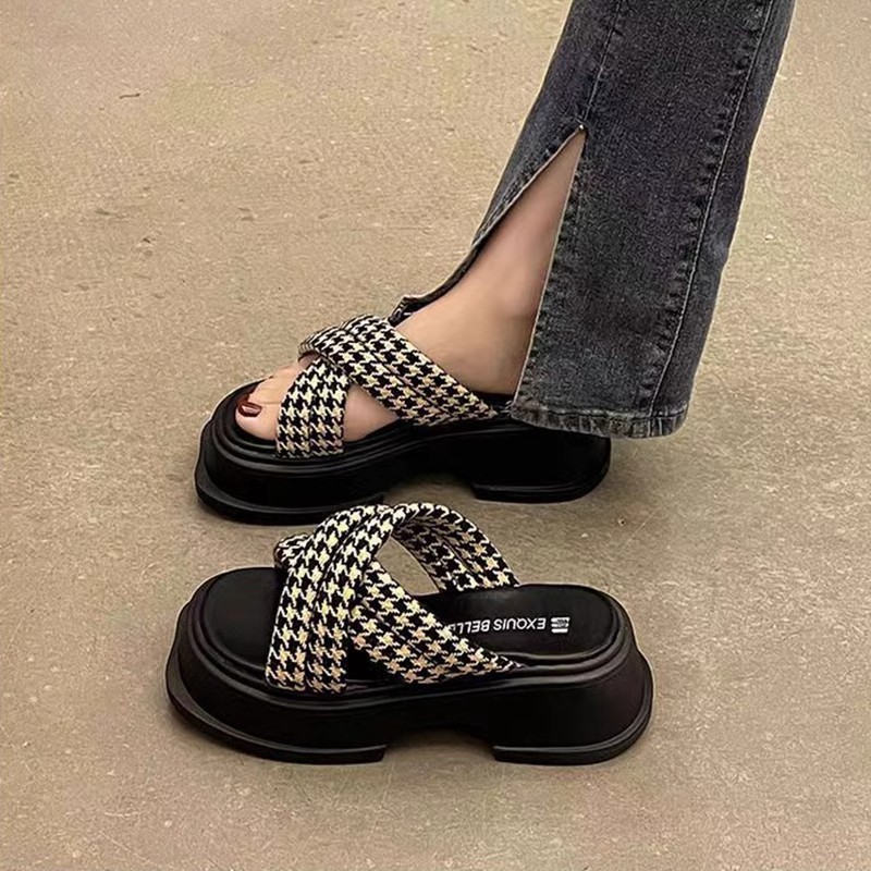 [sisjulyshop] Beralas Tebal Sandal Setengah Jepit Beralas Platform Sandal Pantai
