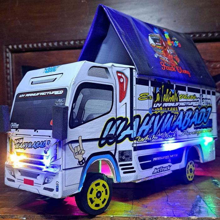 MAINAN TRUK OLENG MINIATUR TRUK WAHYU ABADI TRUK LAMPU RGB LED DAN BONUS TERPAL  MOTIF KEREN. HARGA 