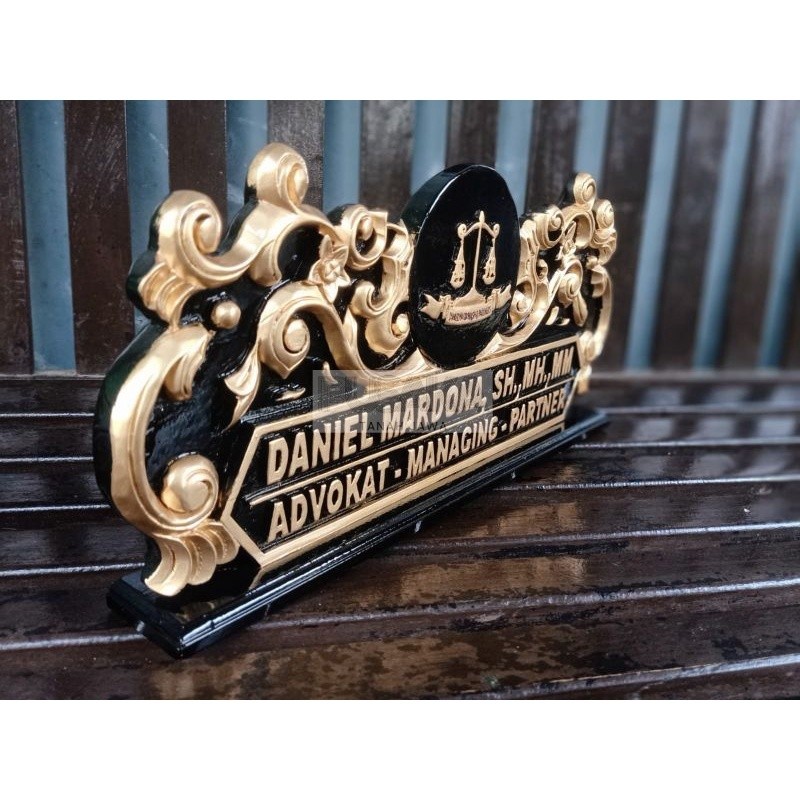 PAPAN NAMA + PAPAN NAMA MEJA UKIR / PAPAN NAMA MEJA KANTOR / PAPAN NAMA KAYU / Advokat Loggo custom