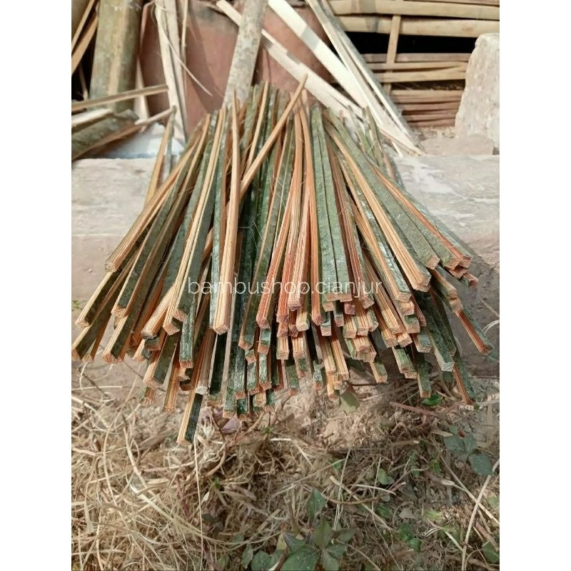 100 Batang Bambu Bahan Layangan Belum di serut mentahan bambu petung