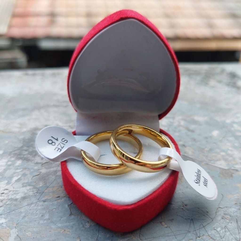 Cincin Couple Cincin Titanium Cincin Tunangan Motif Emas Polos Anti Karat