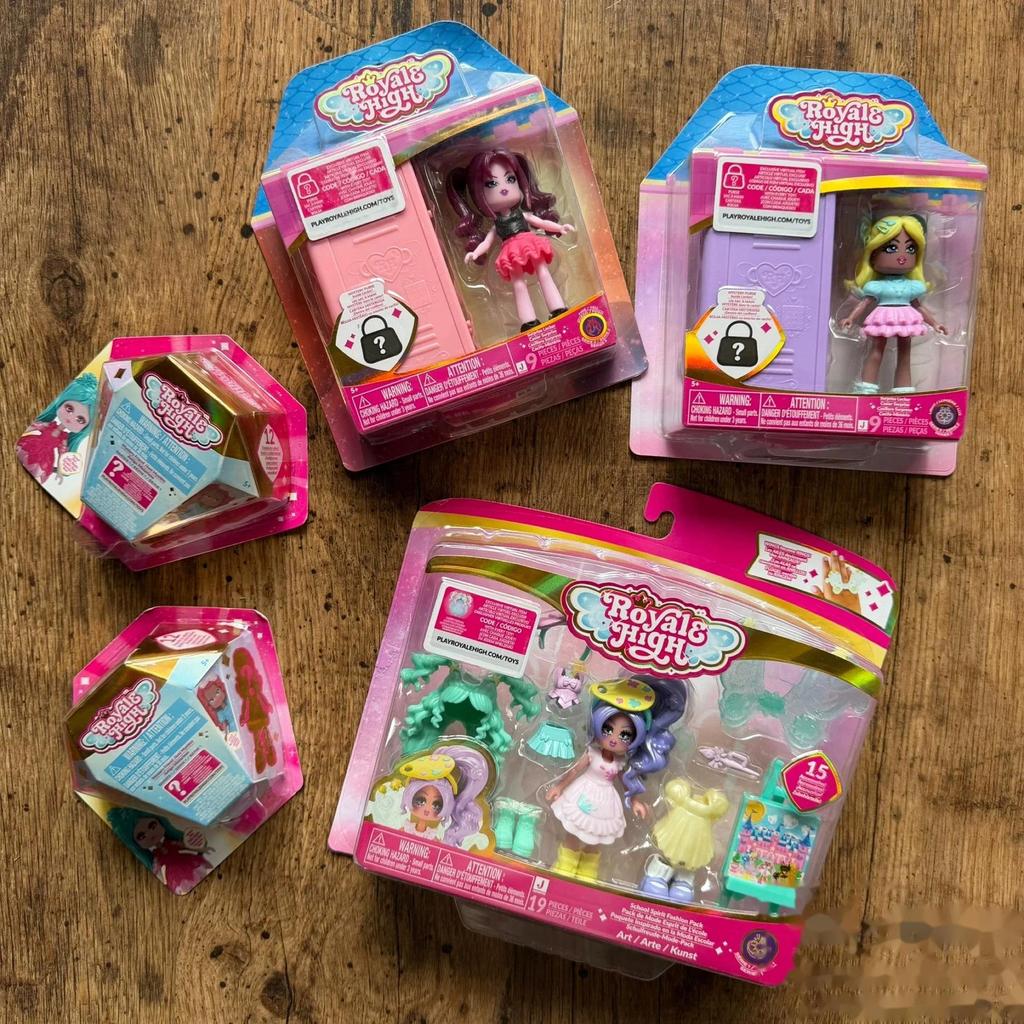 Spot Genuine Royale High Action Figure Fashion Game DLC Code Toy Set Gift Collection