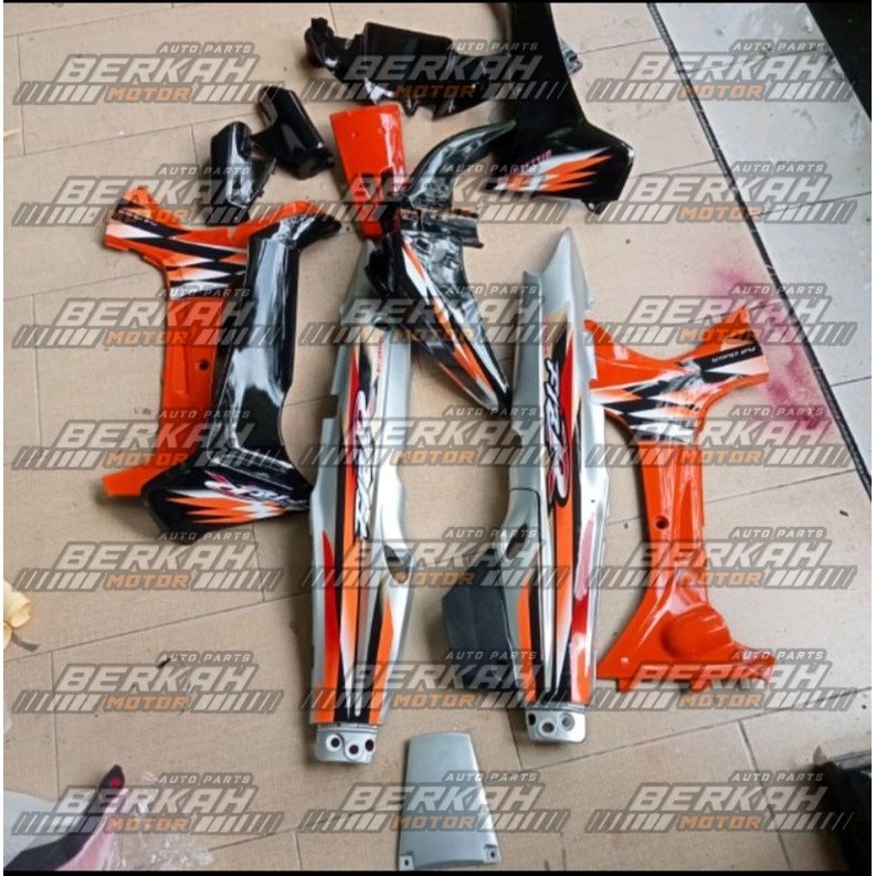 BODY KAP BOK FIZR F1ZR warna hitam silver oren
