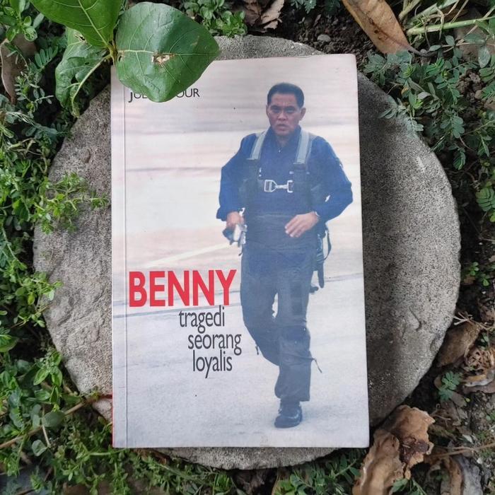 Benny; Tragedi Seorang Loyalis - Julius Pour