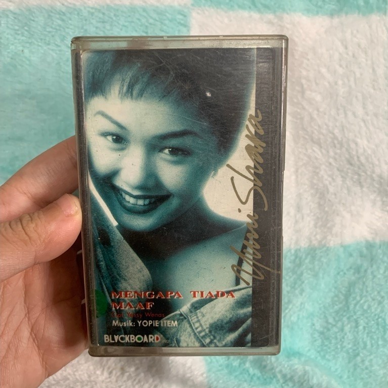 Kaset Yuni Shara