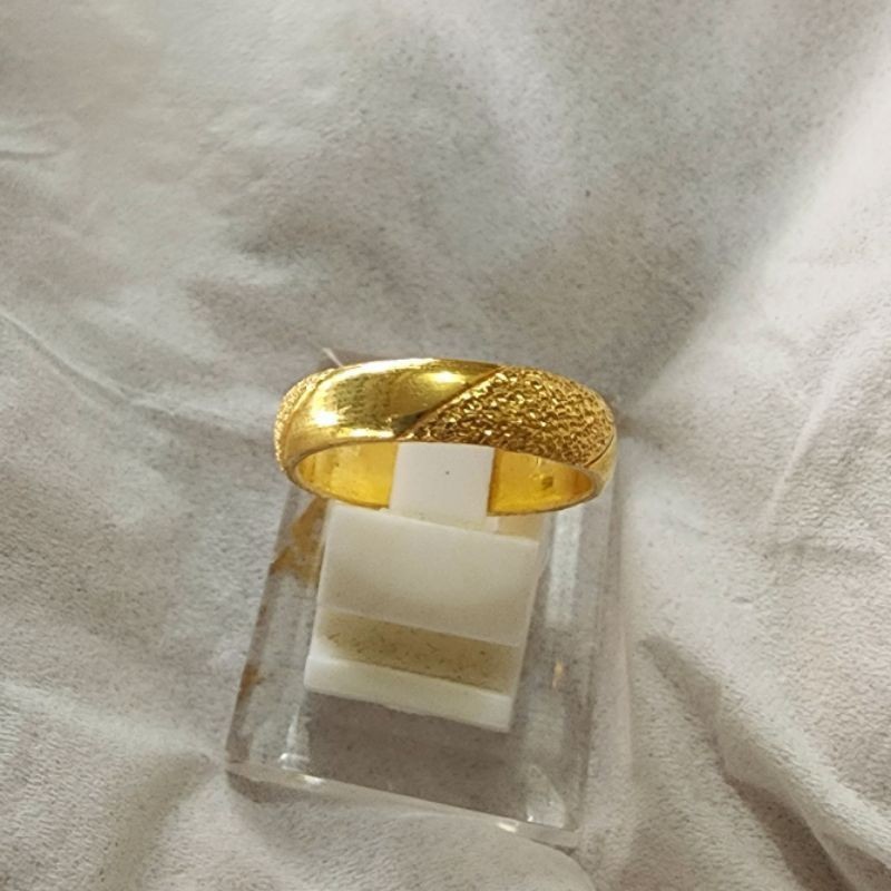 Cincin ukir TITANIUM  lapis mas 24k tidak luntur di jamin anti karat tidak luntur CINCIN TERLARIS