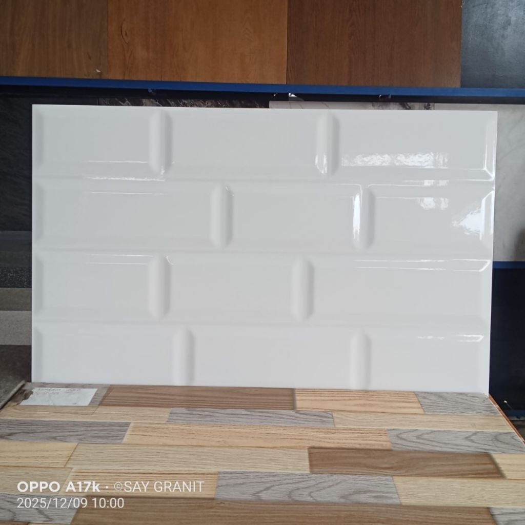 keramik dinding 25x40 motif bata putih glossy