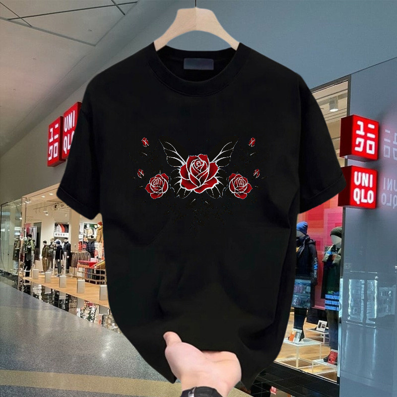 Kaos Basic Boxy Fit T Shir Motif Mawar Dan Sayap Kupu Kupu Warna Merah Hitam Putih Gaya Floral Simet
