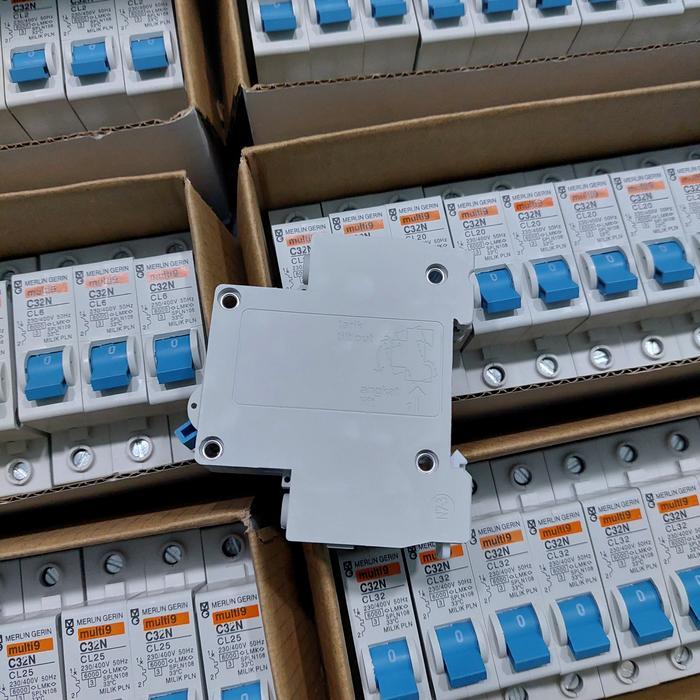 Dijual MCB Merlin Gerin 2amper - 32amper 2a , 4a , 6a , 10a , 16a , 20a , 25a , 32a - CL2 = 2amper t