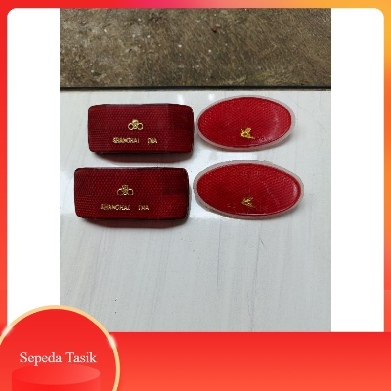 reflektor sepeda mini dipasang di spakbor belakang