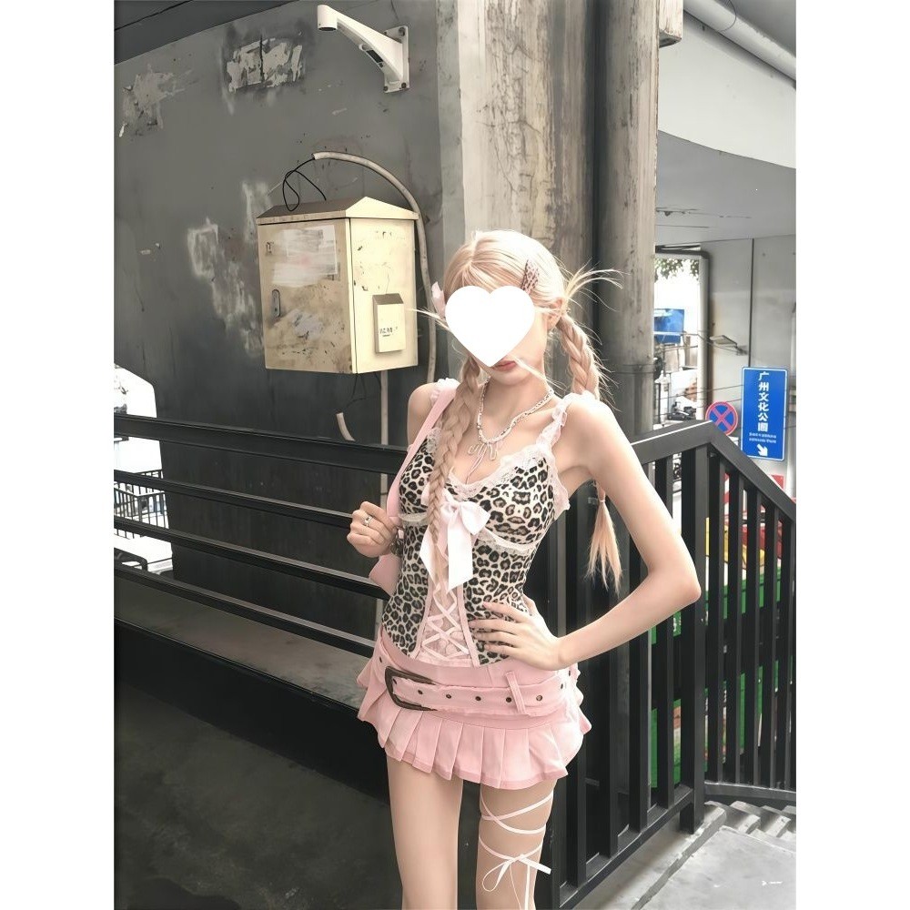 Crunchy Brulee Set Wanita 2pcs Leopard Lace Spaghetti Strap Top dan Rok Mini Pleated Sexy