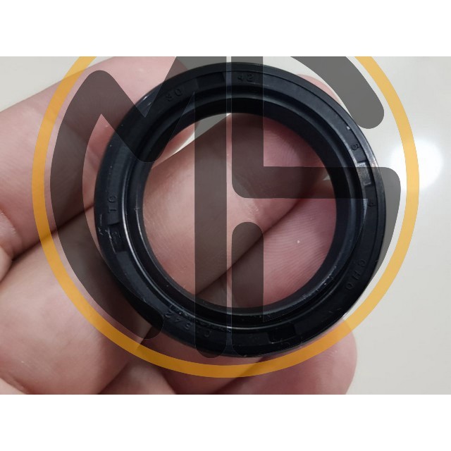 OIL SEAL TC 30 42 6 . TC 30 X 42 X 6 NBR TAIWAN