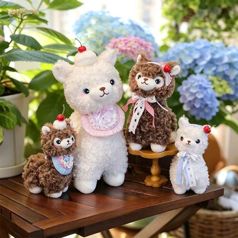 Boneka domba kecil yang lucu dan menawan, boneka alpaca berbulu gaya loli.