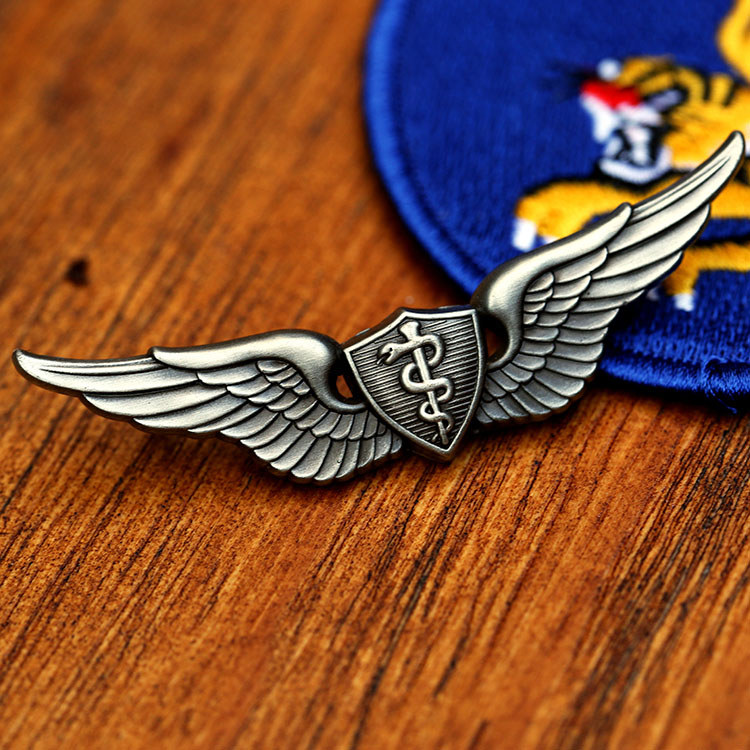 WW2 WWII US Army Basic Flight Surgeon Badge pin LAPEL INSIGNIA Military Reenactment .