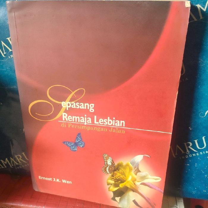 ORIGINAL BUKU SEPASANG REMAJA LESBIAN DI PERSIMPANGAN JALAN ERNEST JK WEN