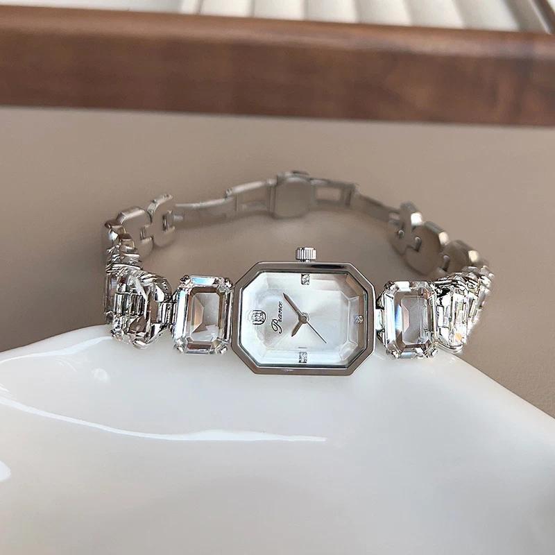 UTHAI Women Watches for Girls Wrist Quartz Watch Rectangle Dial Gold Sliver White Diamond  Ladies Fa
