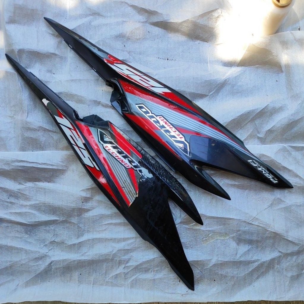 cover body belakang samping set kanan/kiri HONDA VARIO 125 OLD original KZR