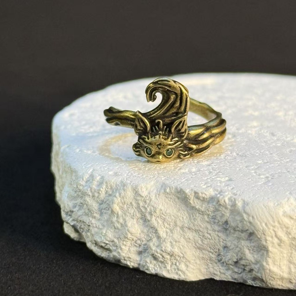 Cincin rubah tiga dimensi retro hitam dan emas
