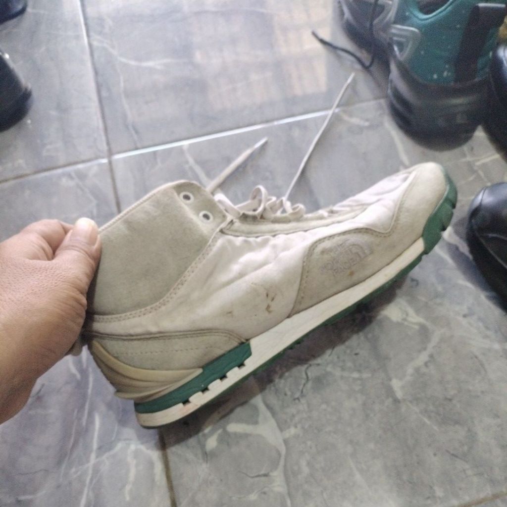 sepatu second original TNF size 43/27.5