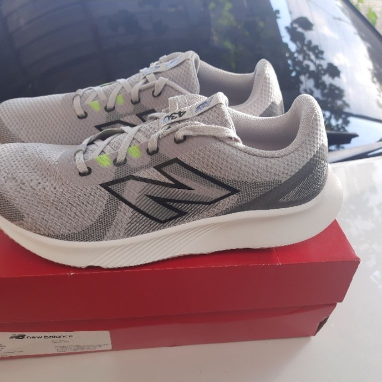 sepatu running NB 430 size 45 original kondisi baru