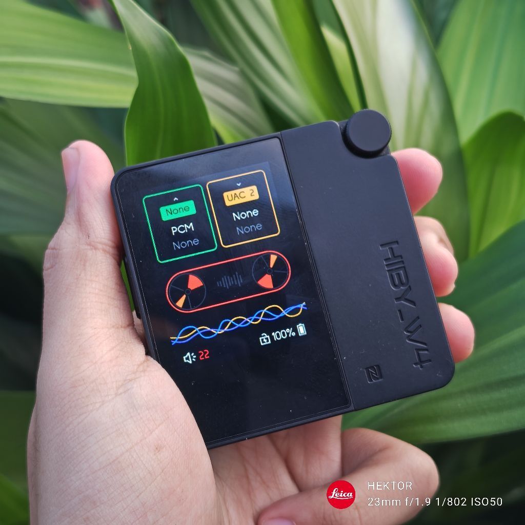 Dac dongle Bluetooth Hiby W4 warna hitam kondisi second