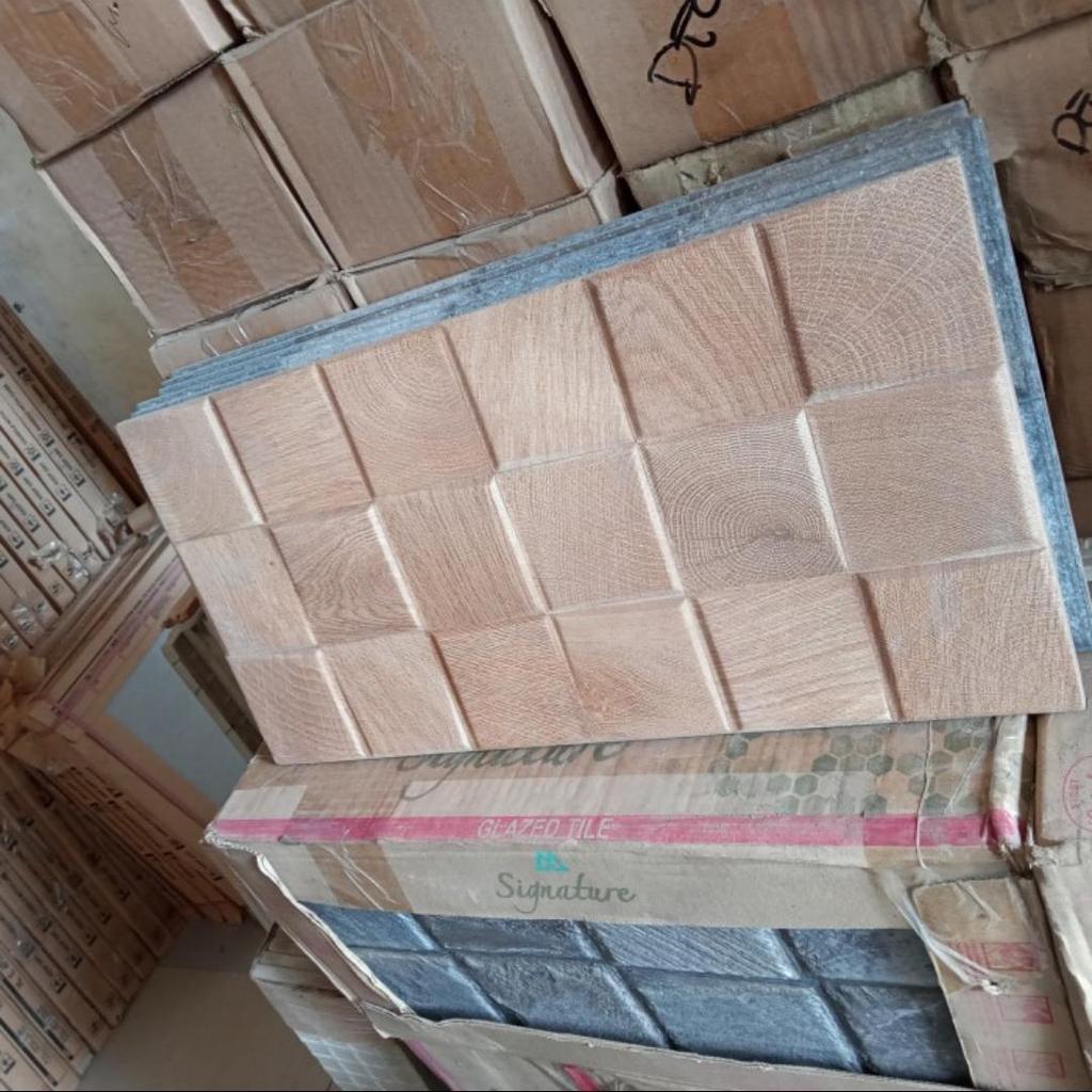 keramik mulia 20x40 dinding motif kayu timbul