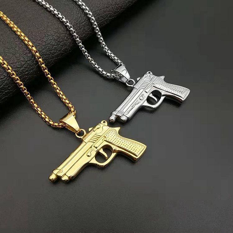 Liontin pistol M1911 berlapis emas titanium baja, ramah lingkungan dan tidak berubah warna