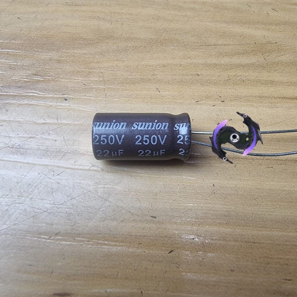 Elco 22uf 250v Elko 22 uf 250 volt Kapasitor