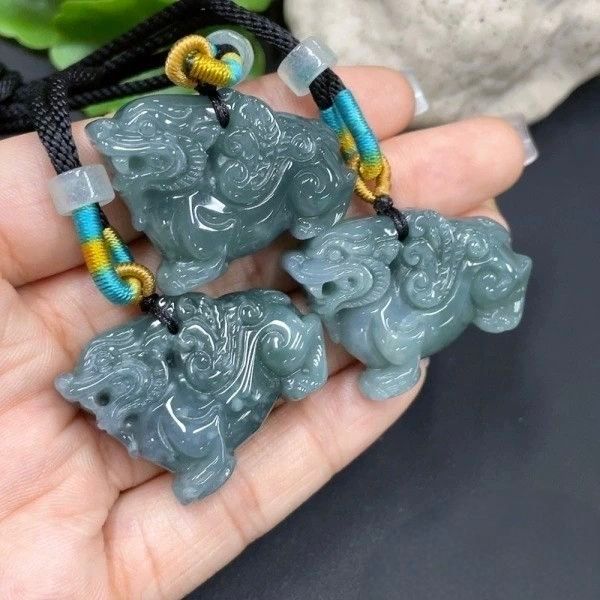 Giok Biru Air Pixiu Qilin Giok Es Alami Liontin Pria dan Wanita