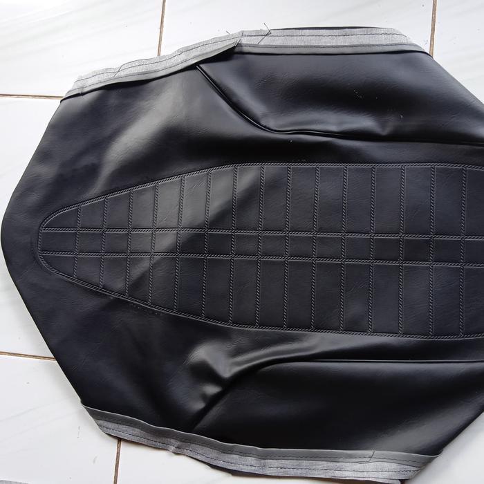 sarung kulit / cover jok motor C 70