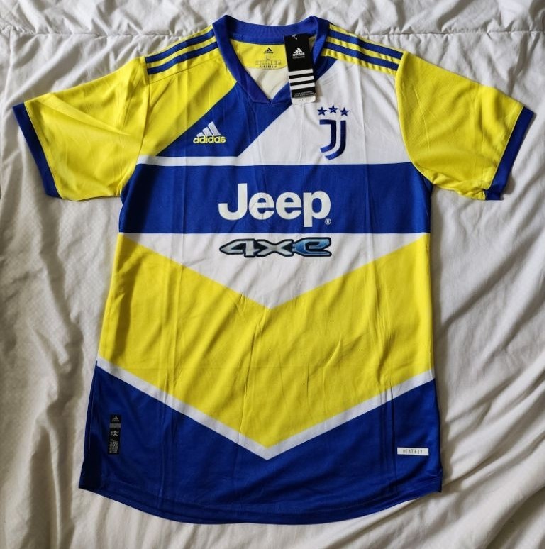 Jersey Retro Juventus 3rd Third 2021/2022 Size L
