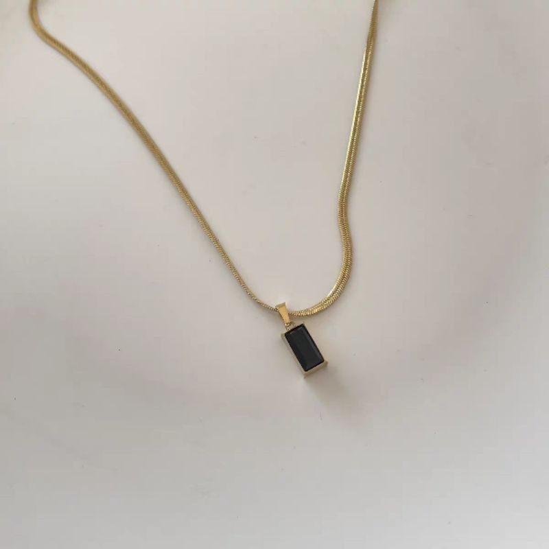 kalung titanium fashion choker mata hijau dan hitam(GACC)