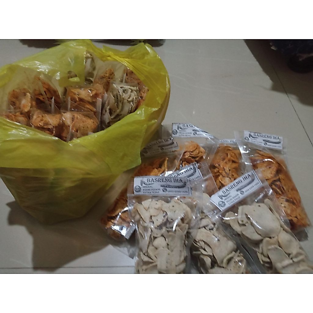aneka makanan,sedia basreng, pembersih WC,bolu ketan item,pizza mini,bolen pisang