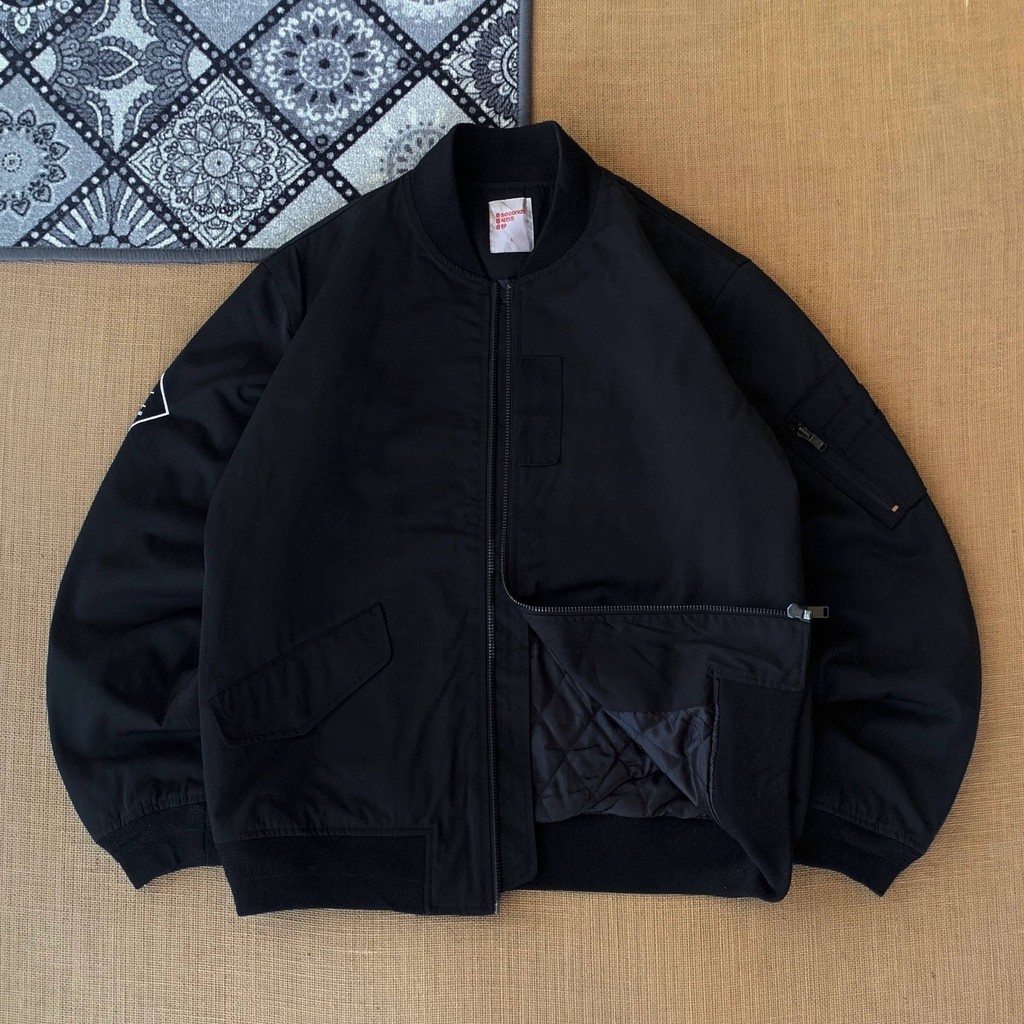 jaket 8Second Tebal size L (seperti baru)
100% original 010826G