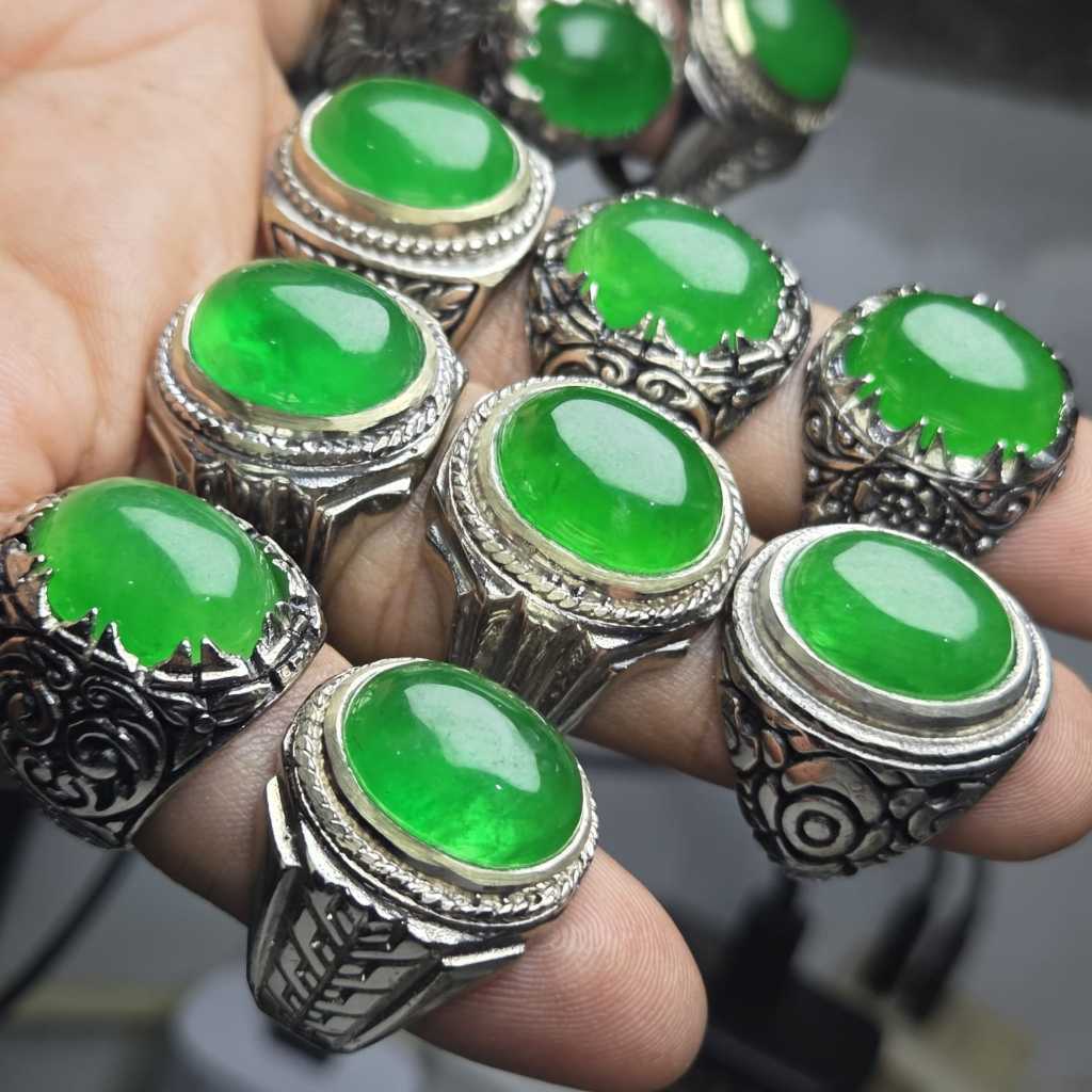 Cincin giok batu giok burma 16x12 / giok hijau kristal